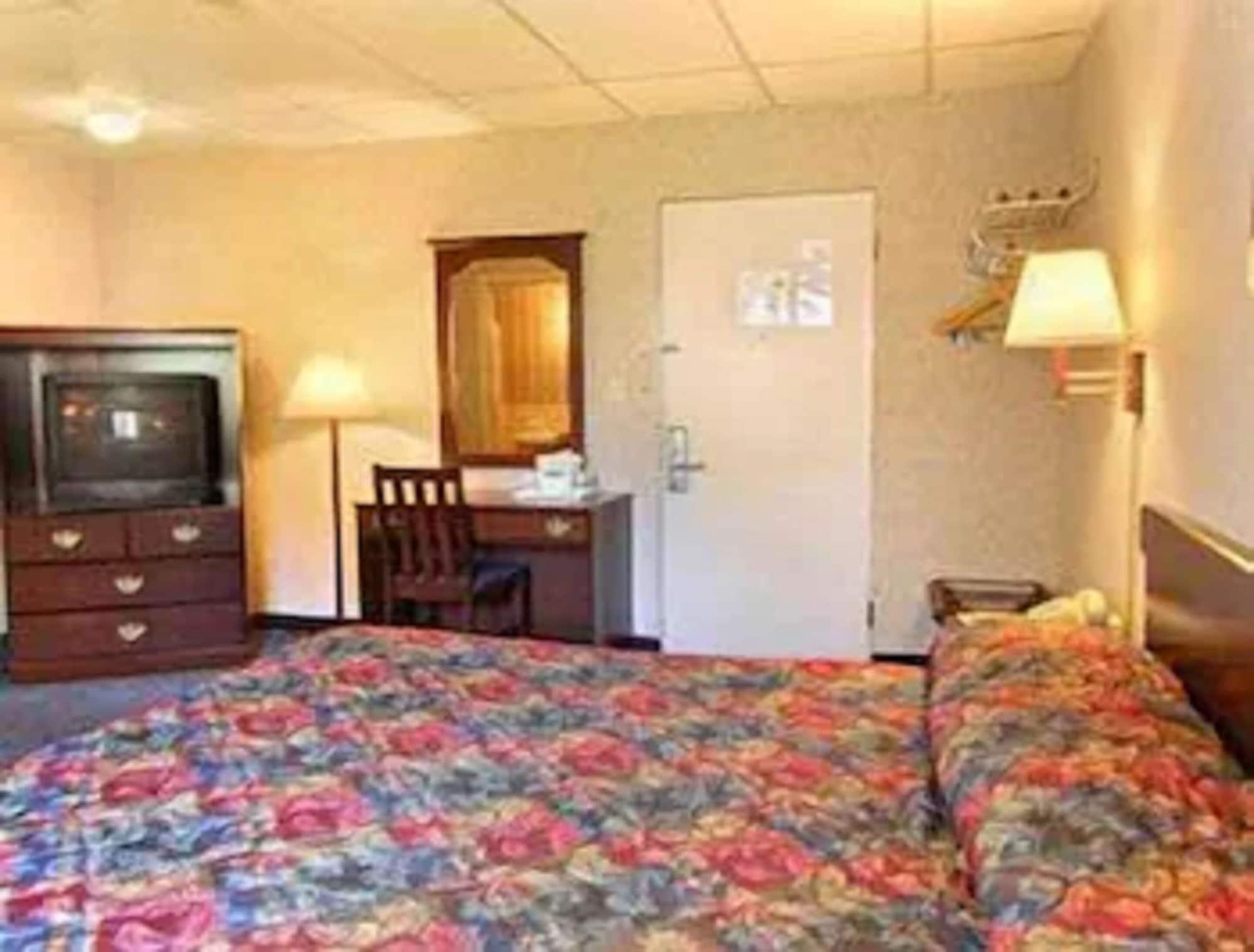 トラベロッジ クリーブランド レイクウッド 部屋 写真